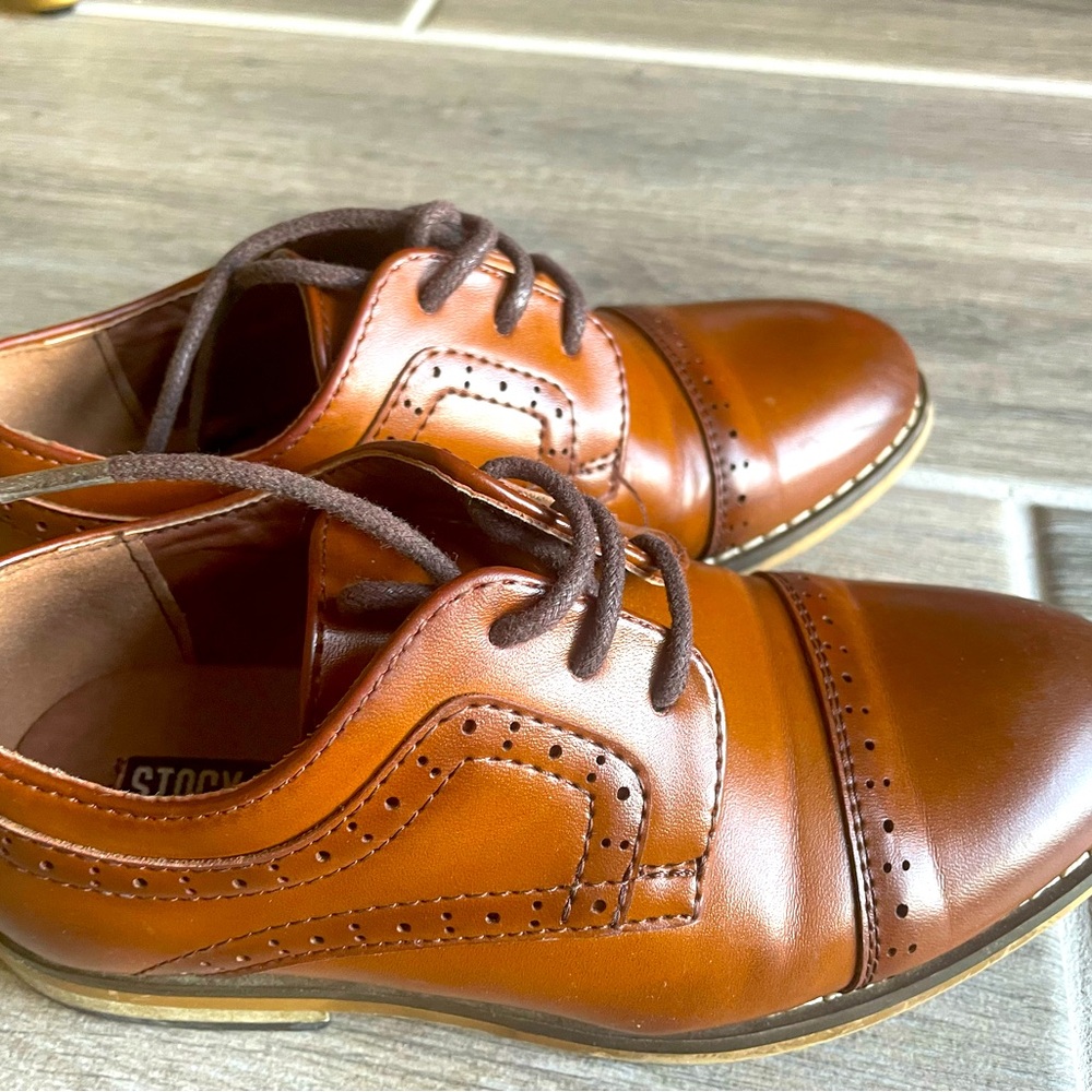 Stacy Adam’s toddler boys 9m brown dress shoes.
